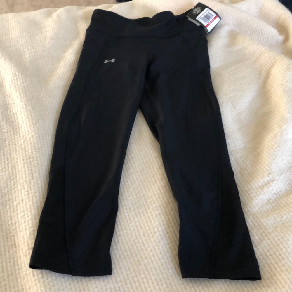 NWT Under Armour women’s black leggings